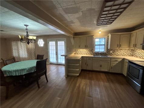809 Harvill Street Freer TX 78357