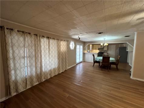 809 Harvill Street Freer TX 78357