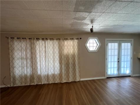 809 Harvill Street Freer TX 78357