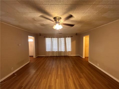 809 Harvill Street Freer TX 78357
