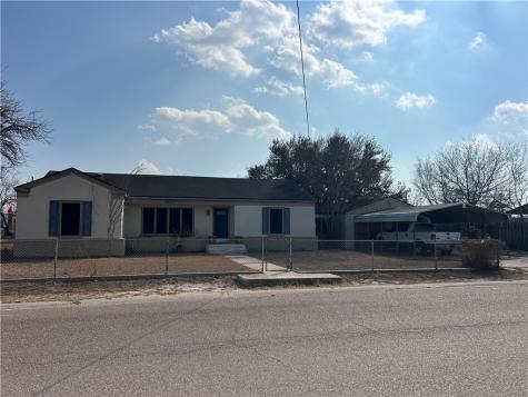 809 Harvill Street Freer TX 78357