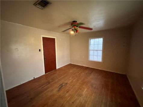 809 Harvill Street Freer TX 78357