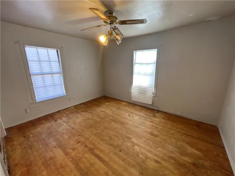809 Harvill Street Freer TX 78357