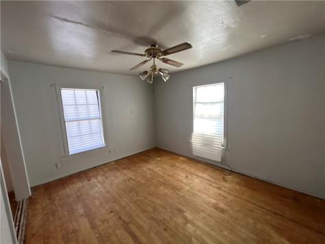 809 Harvill Street Freer TX 78357