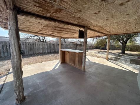 809 Harvill Street Freer TX 78357