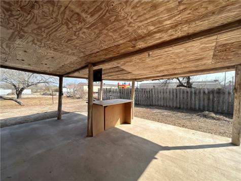 809 Harvill Street Freer TX 78357