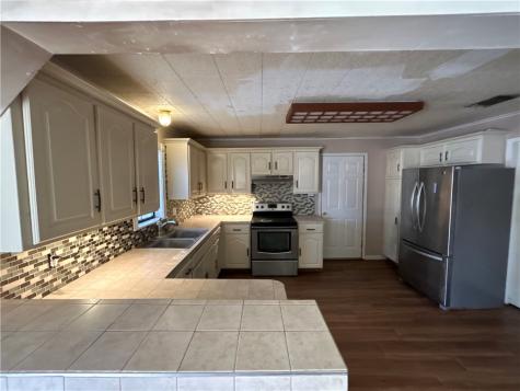 809 Harvill Street Freer TX 78357