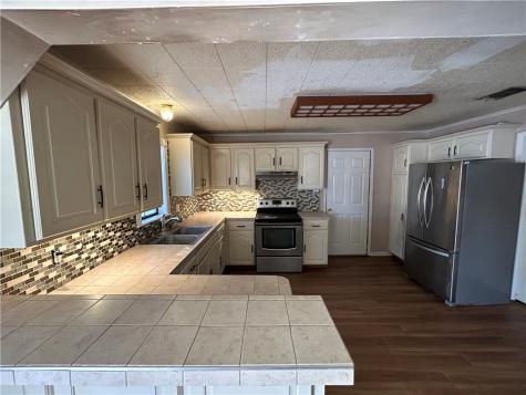 809 Harvill Street Freer TX 78357