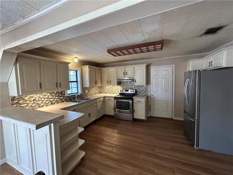 809 Harvill Street Freer TX 78357