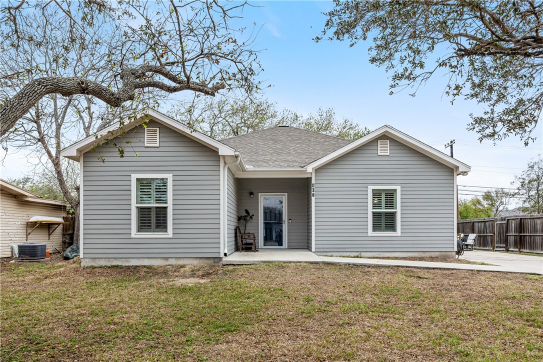 407 Reynolds Avenue Taft TX 78390
