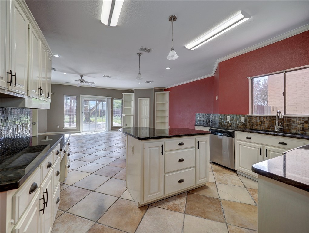 8206 Etienne Drive Corpus Christi TX 78414