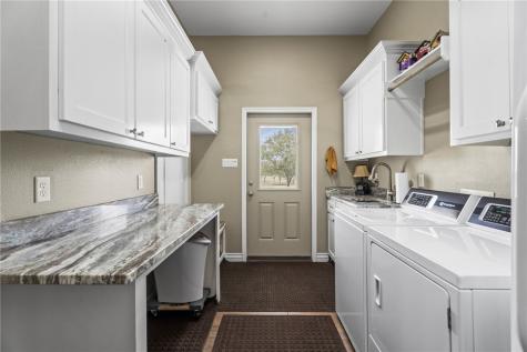 318 House Avenue Sandia TX 78383