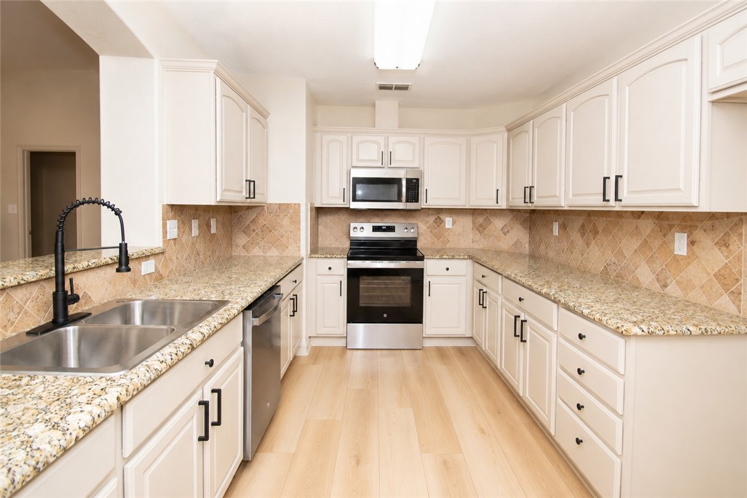 10302 Hill Country Corpus Christi TX 78410