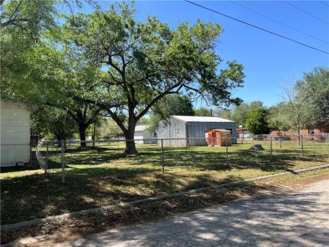 604 SW 9th Street Premont TX 78375
