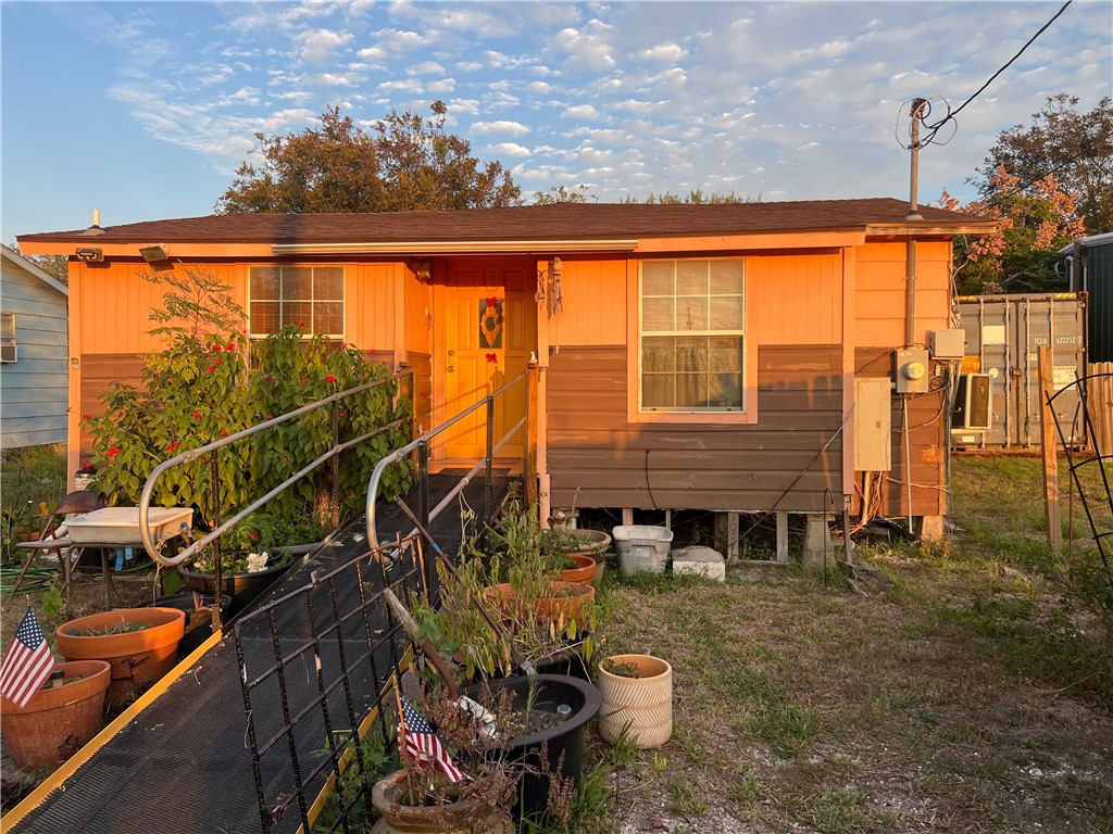 512 N Gagon Street Rockport TX 78382