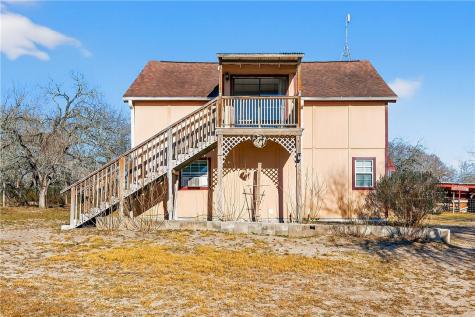 5752 Mockingbird Lane Mathis TX 78368