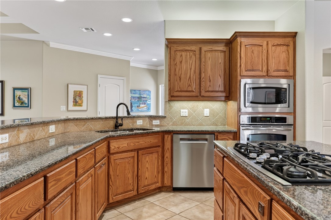 6 Saint Andrews Place Rockport TX 78382