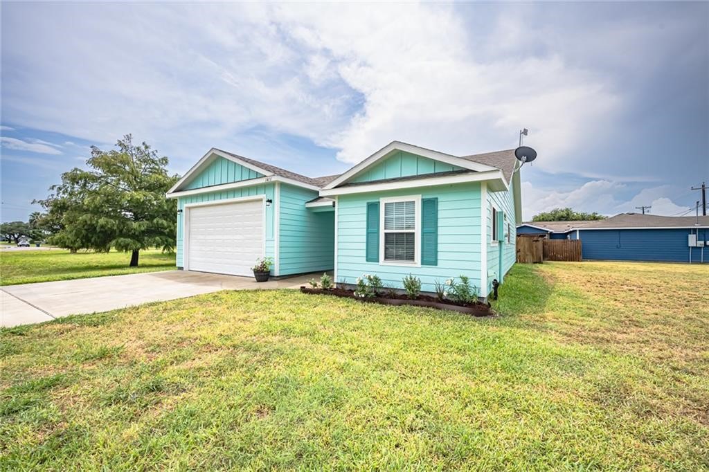 1411 E Linden Street Rockport TX 78382