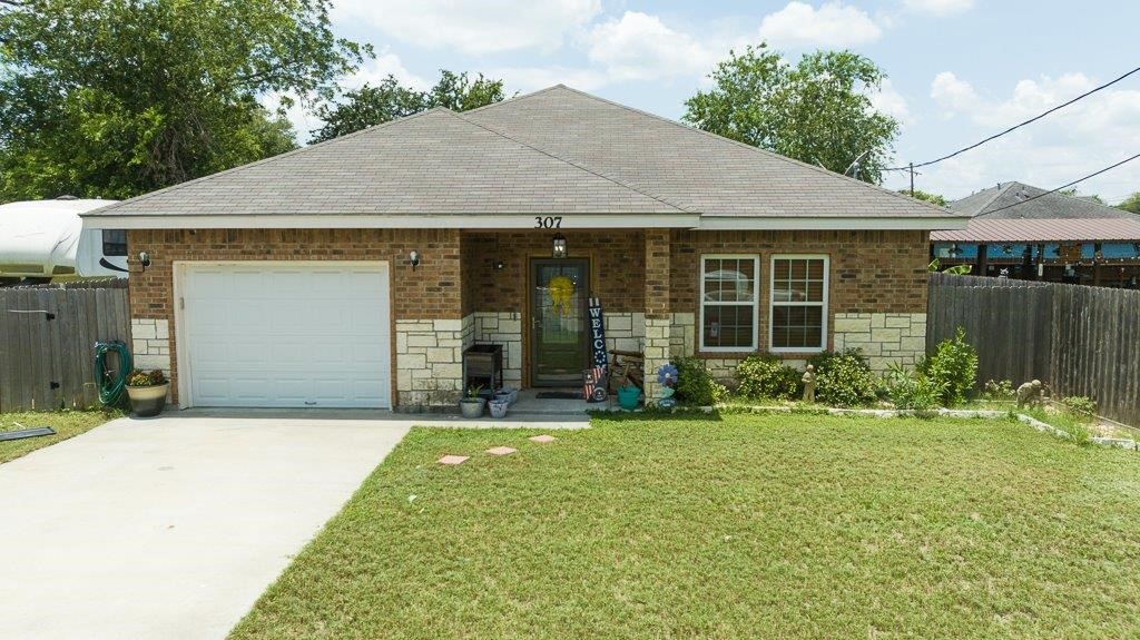 307 N Claiborne Street Beeville TX 78102