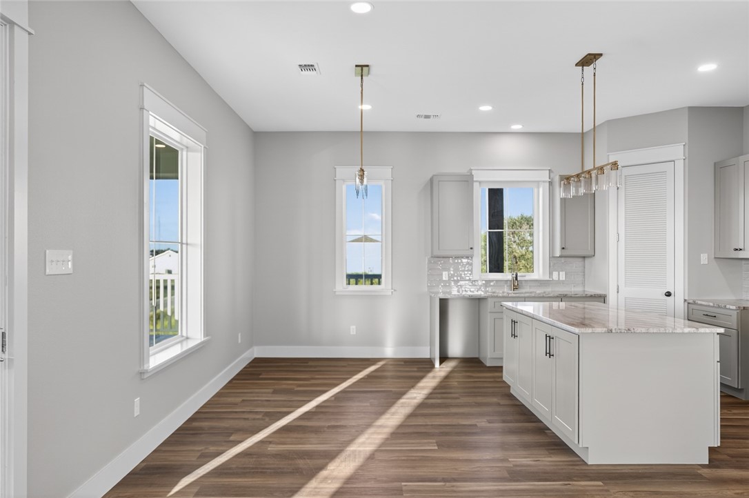 130 W Glen Oak Rockport TX 78382