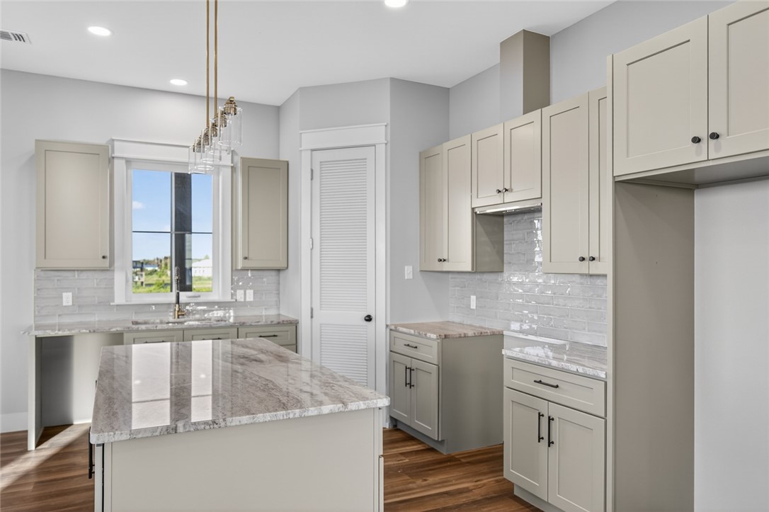 130 W Glen Oak Rockport TX 78382