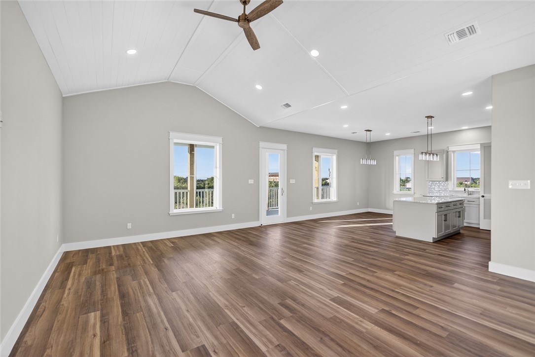 130 W Glen Oak Rockport TX 78382