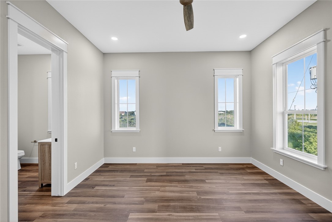 130 W Glen Oak Rockport TX 78382
