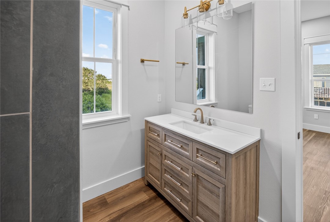 130 W Glen Oak Rockport TX 78382