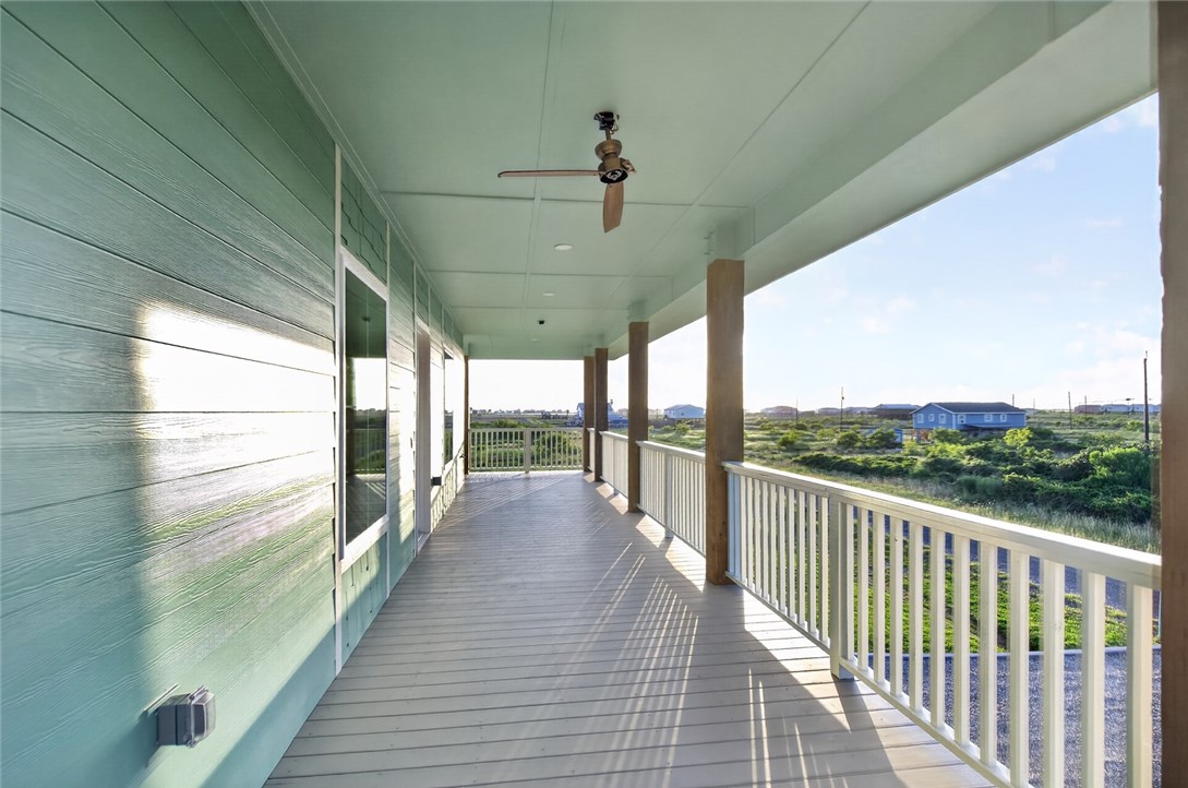 130 W Glen Oak Rockport TX 78382