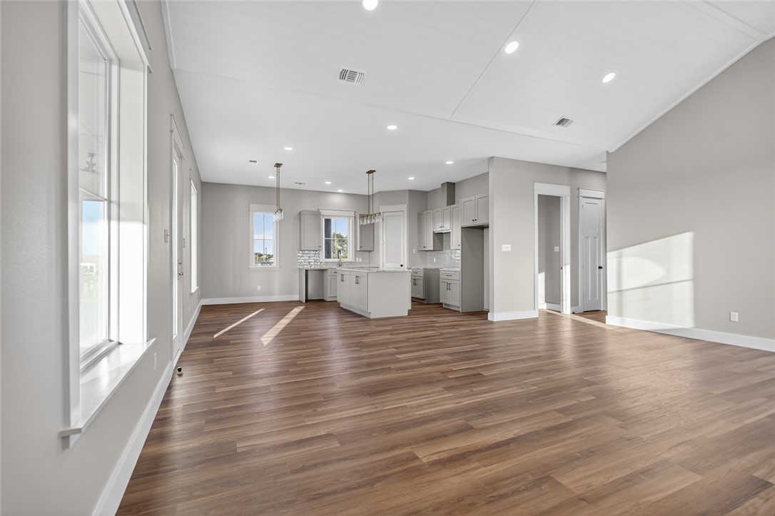 130 W Glen Oak Rockport TX 78382