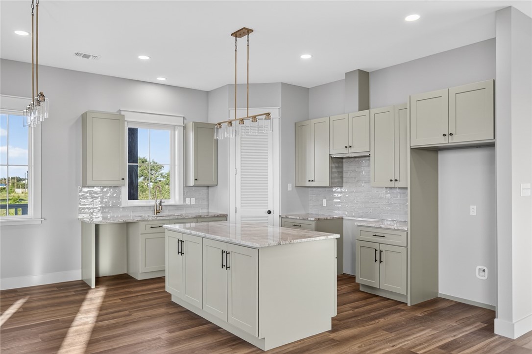 130 W Glen Oak Rockport TX 78382
