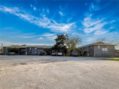 1870 King David Three Rivers TX 78071
