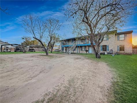 1870 King David Three Rivers TX 78071