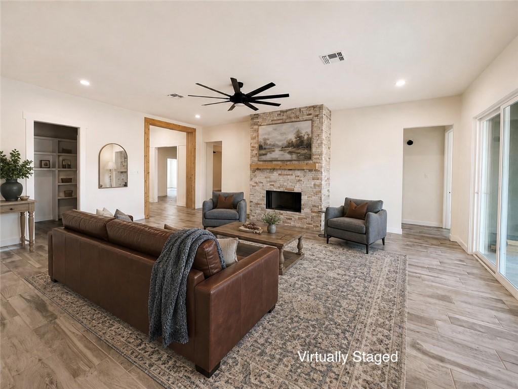 1401 Lois Chesney Corpus Christi TX 78415