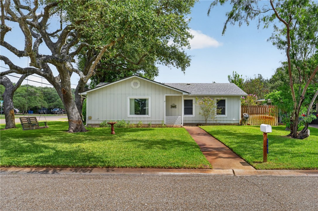 1902 Glass Avenue Rockport TX 78382