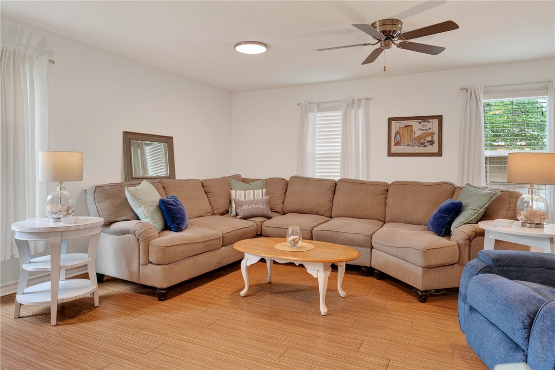 1902 Glass Avenue Rockport TX 78382