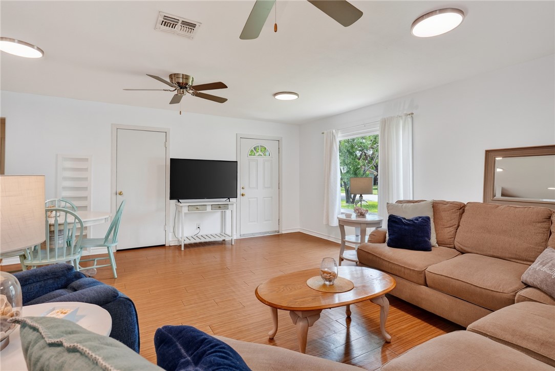 1902 Glass Avenue Rockport TX 78382