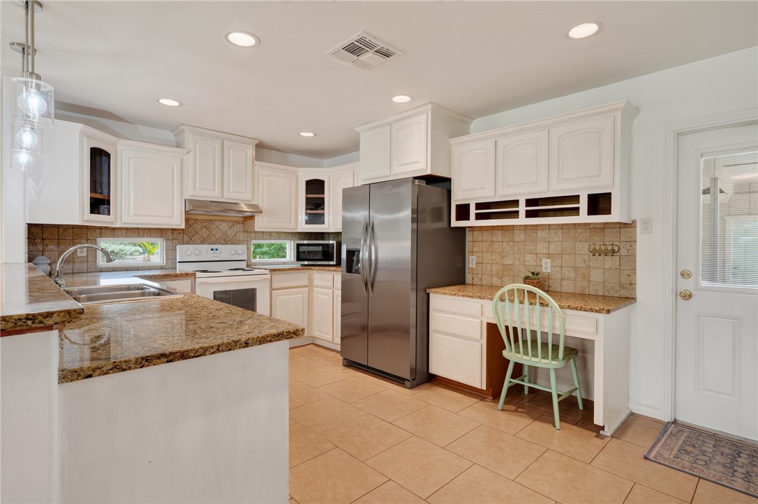 1902 Glass Avenue Rockport TX 78382