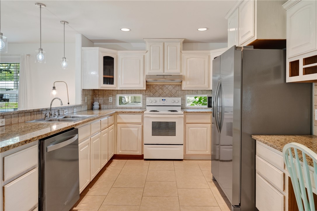 1902 Glass Avenue Rockport TX 78382