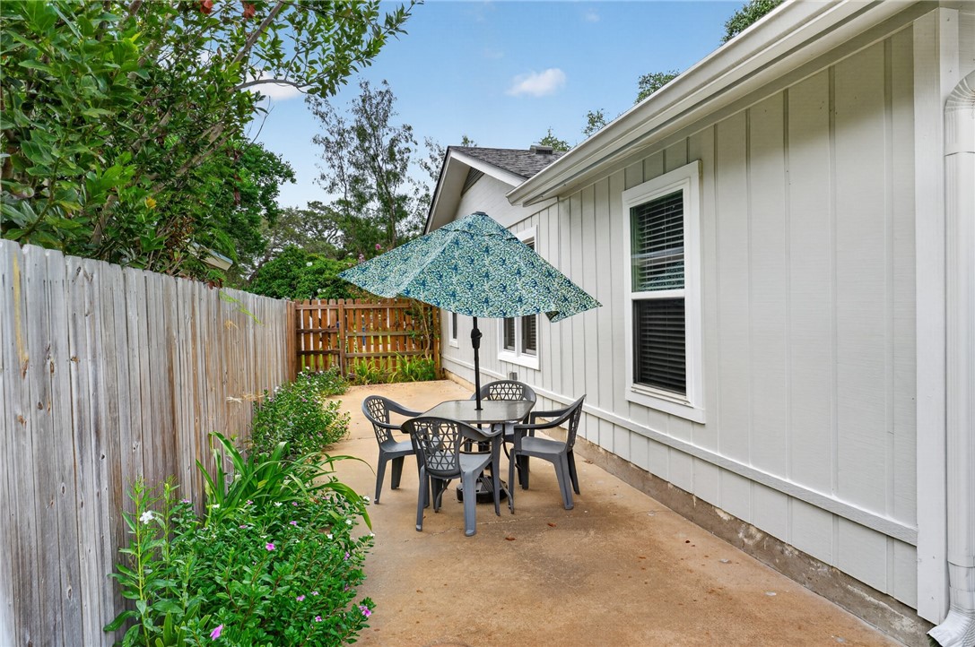 1902 Glass Avenue Rockport TX 78382