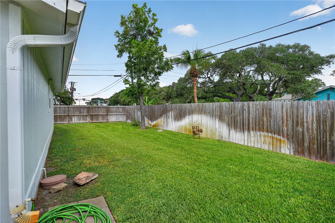 1902 Glass Avenue Rockport TX 78382