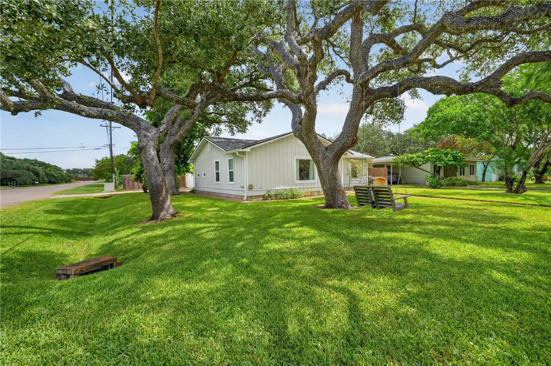 1902 Glass Avenue Rockport TX 78382