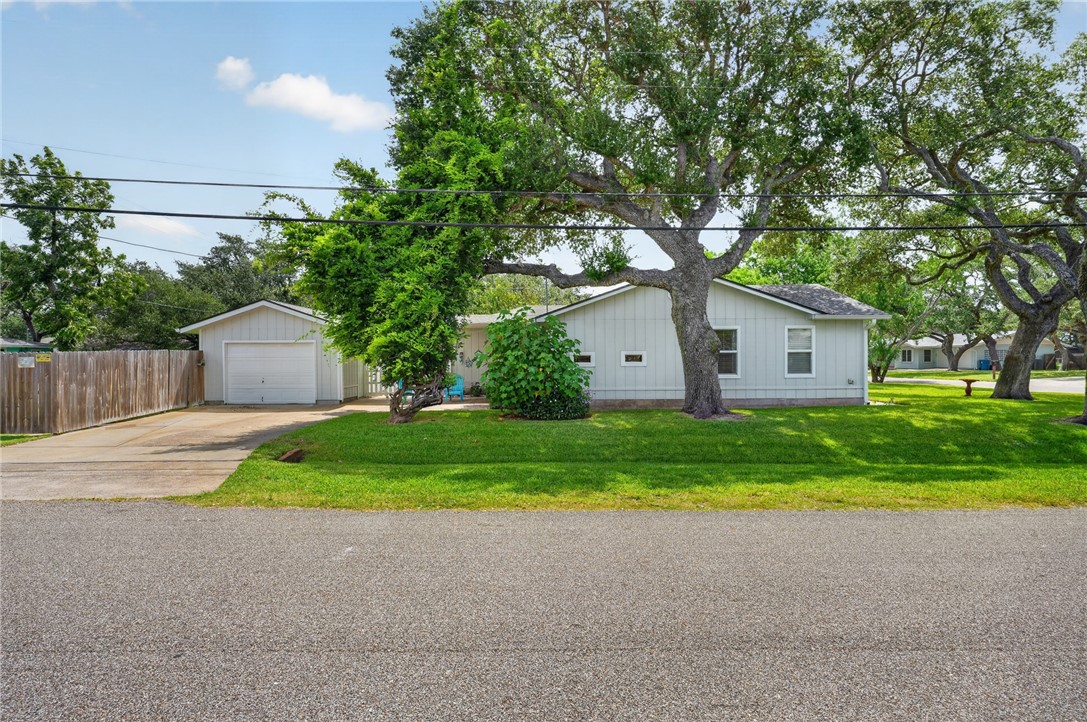 1902 Glass Avenue Rockport TX 78382