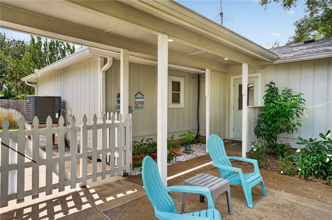 1902 Glass Avenue Rockport TX 78382