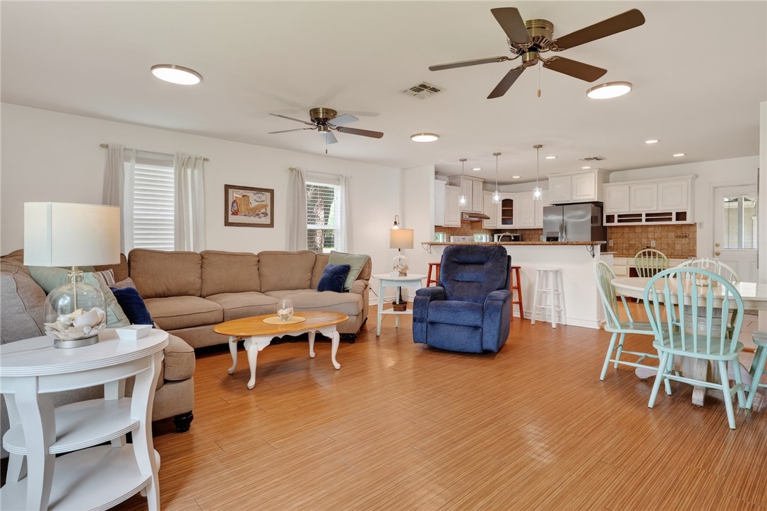1902 Glass Avenue Rockport TX 78382