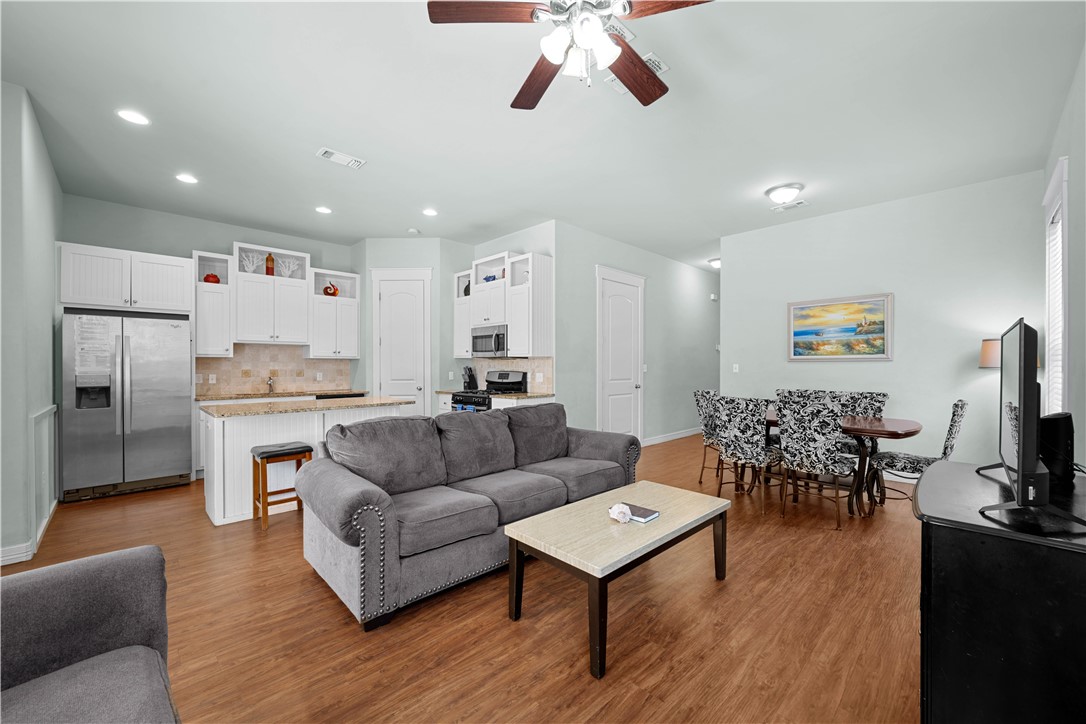 311 Sailhouse Way Rockport TX 78382