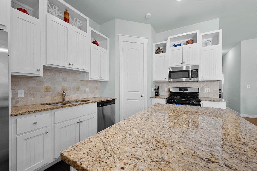 311 Sailhouse Way Rockport TX 78382
