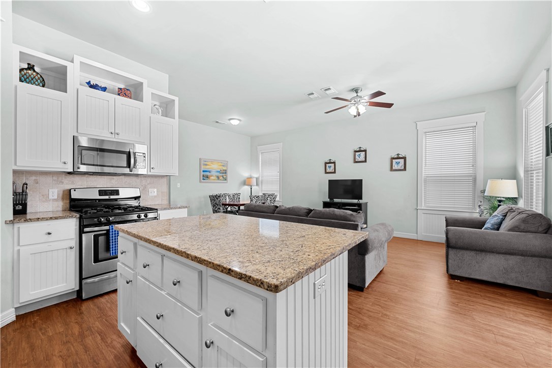 311 Sailhouse Way Rockport TX 78382