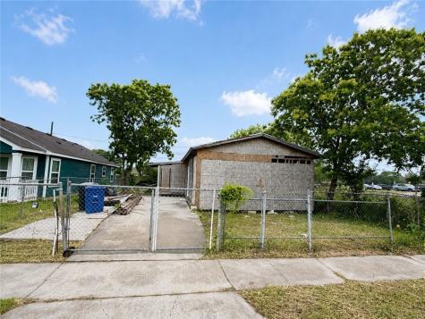 2821 Nogales Street Corpus Christi TX 78405