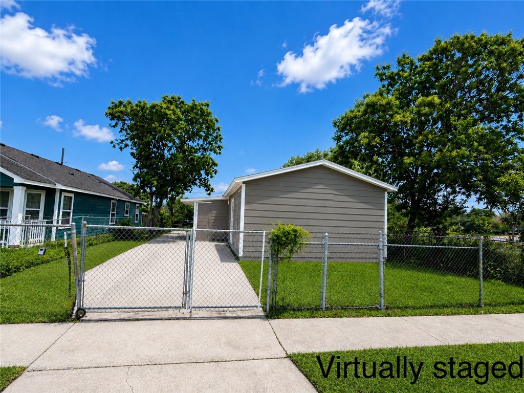 2821 Nogales Street Corpus Christi TX 78405
